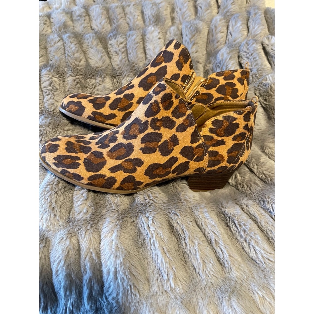 Old navy booties never worn